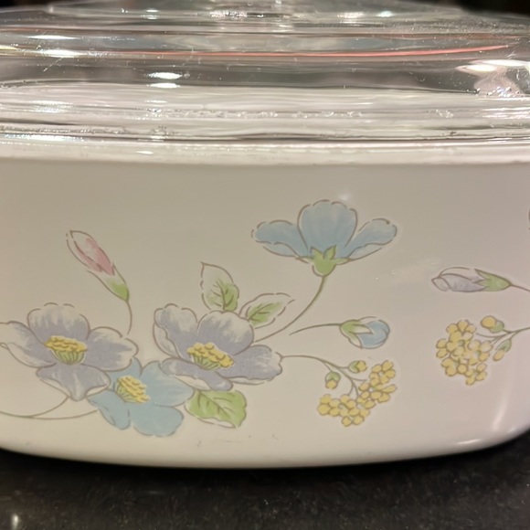 "Pastel Bouquet" - 1.5L / 1.5 QT CorningWare Casserole with Lid (A-9-C) - Picture 4 of 10